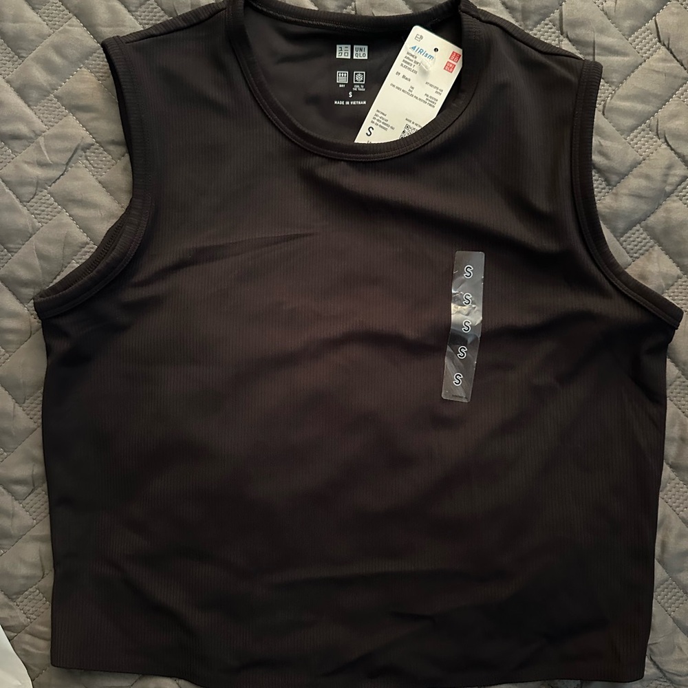Uniqlo women's cropped tank